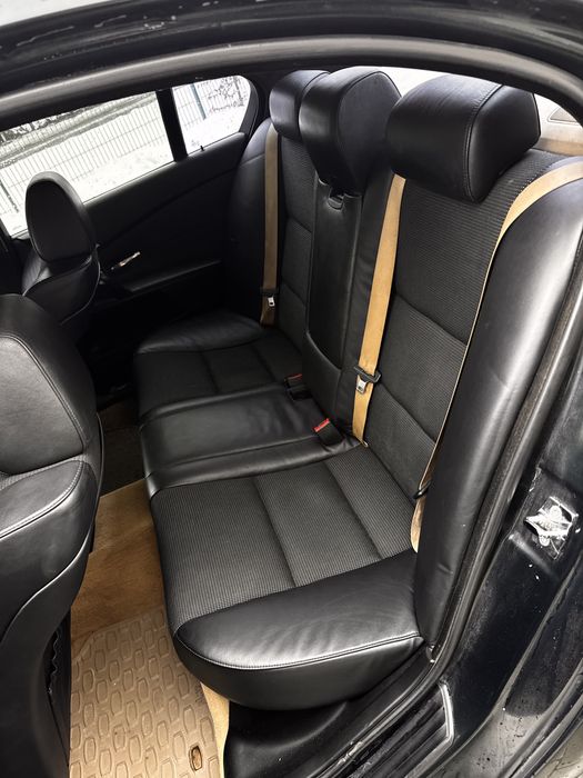 BMW 5 Series E60 Автомат, гарний стан, гарна техніка.