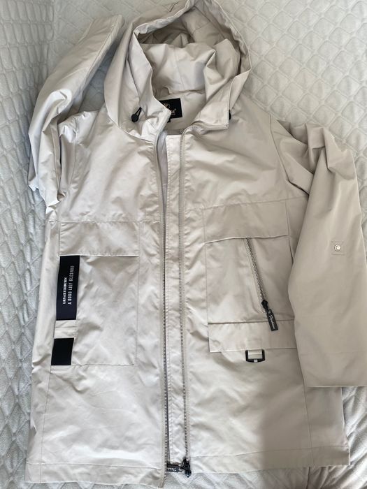 Легка нова жіноча куртка