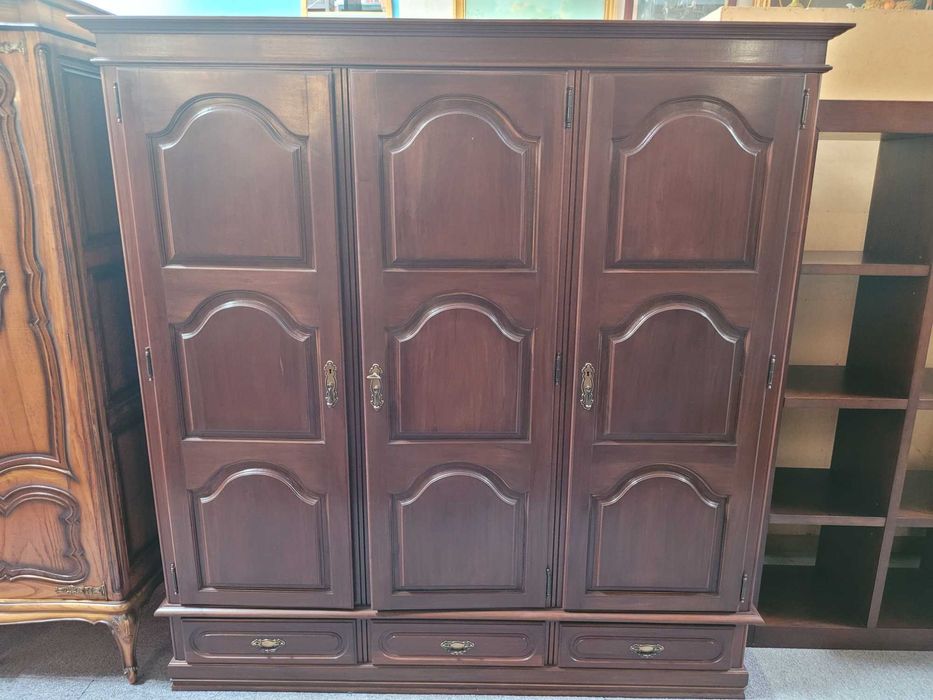 Three-Door Wardrobe – Good Overall Condition with Key and Mirror64584263052803120
