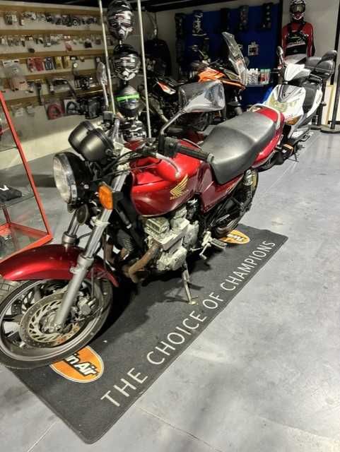 Honda CB750 Seven Fifty (1992) – Clássica Nacional com poucos quilometros