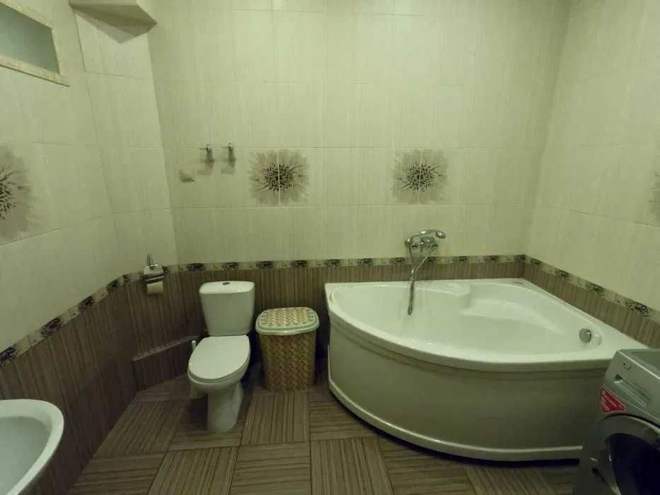 Продається 2к кв 72м кв, ЖК Дмитрівський, м Центральний ринок 20933М