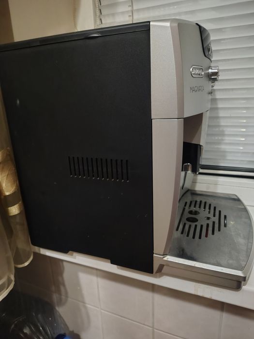 Кофемашина delonghi magnifica