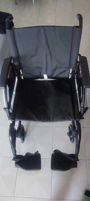 Cadeira de rodas e almofada anti-escaras impermeável