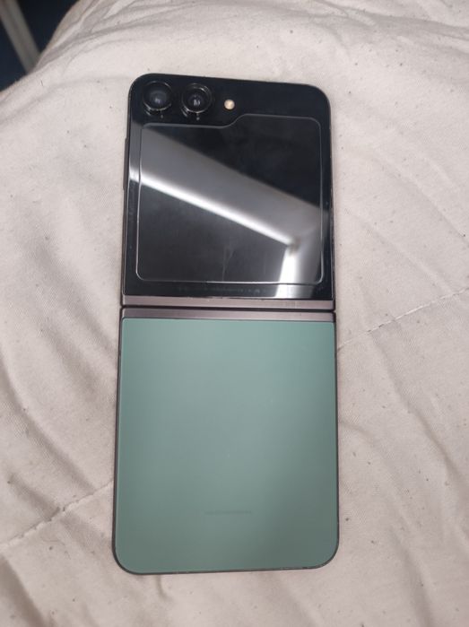 Samsung Galaxy Flip 5