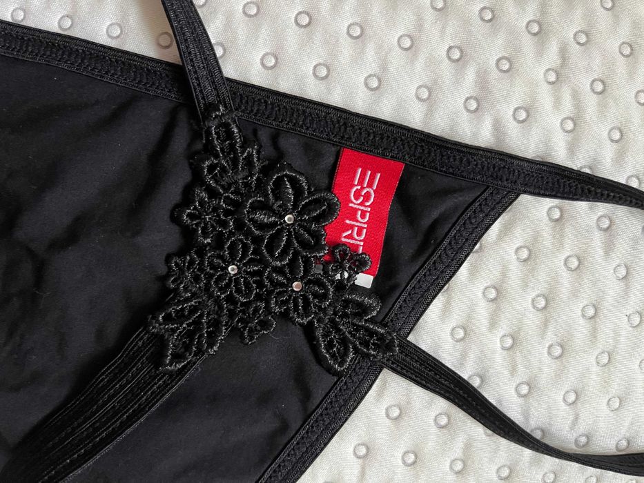 NOWE czarne stringi S, z pięknymi zdobieniami.