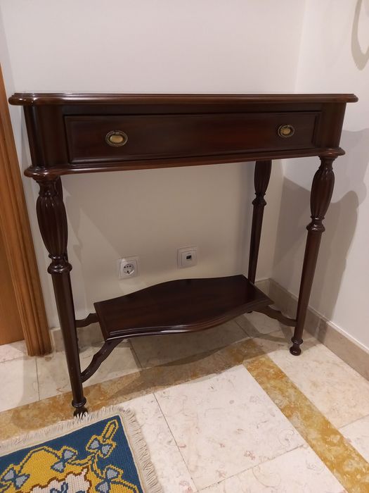 Consola de raiz de nogueira