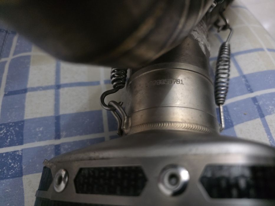Ponteira de escape Akrapovic original Yamaha MT-07 carbono