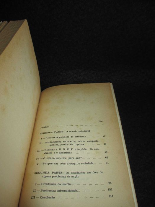 Livro Os Estudantes Pierre Gaudez