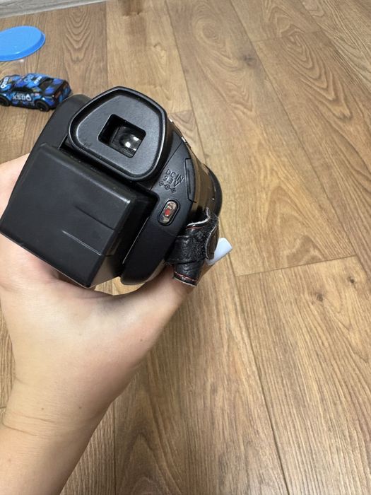 Продам відеокамеру Panasonic HC-X920 Full HD стан нової