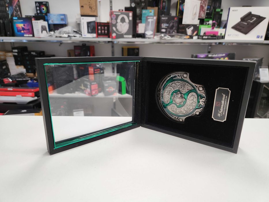 Dota 2 The International 2018 Aegis + DOTA 2 2019 Trophy Aegis Unikat