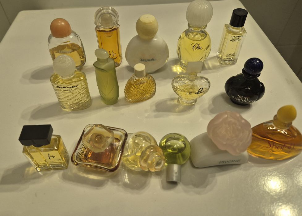 16 starych miniaturek perfum