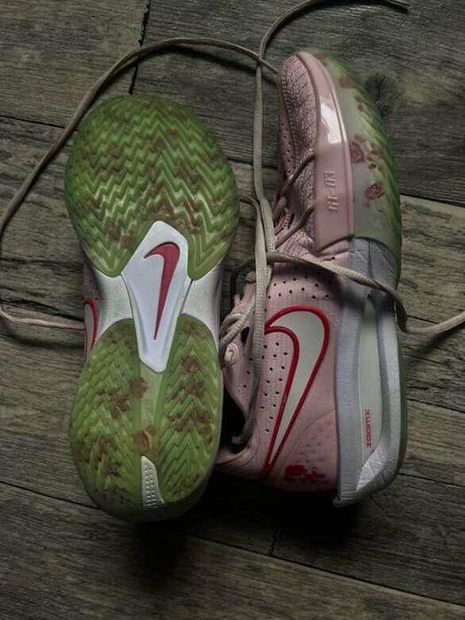Баскетбольні кросівки Nike