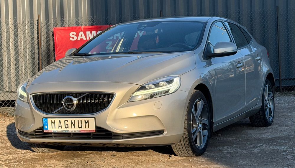 Volvo V40 2.0 150 KM Full Led Skóry Nawigacja PDC Nowe Hamulce Bezwypadkowy