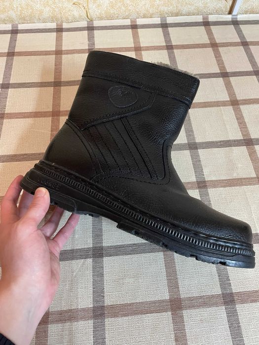 Сапоги зимние новые 45 размер высокие утепленные