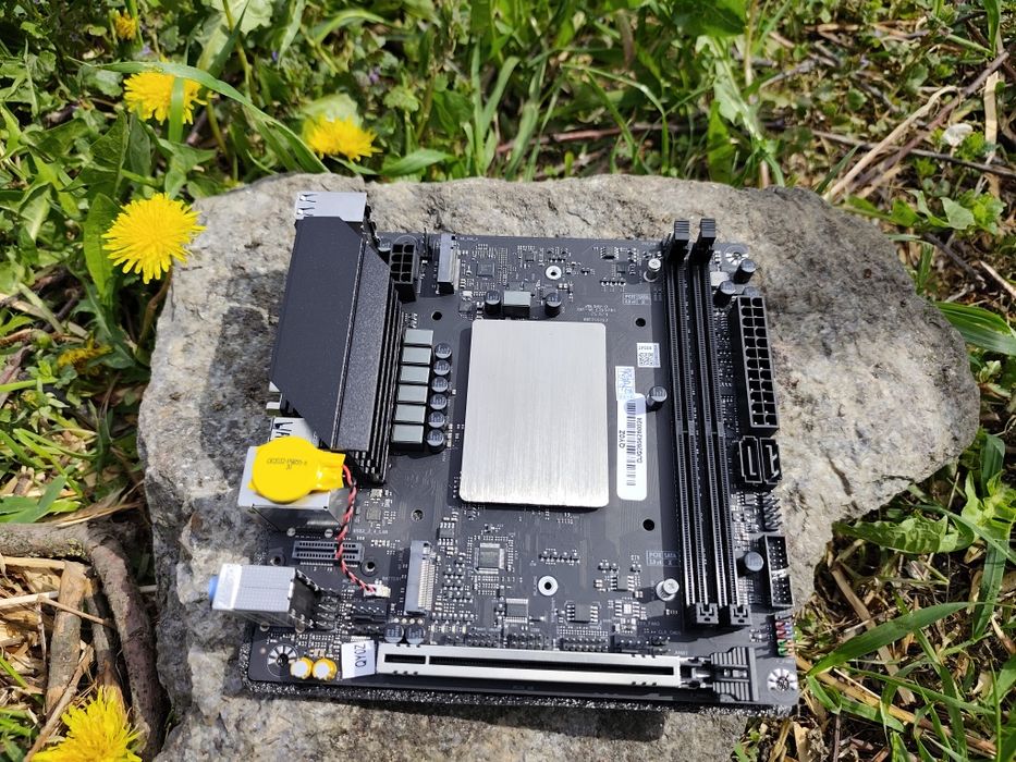 Core i7-13700H mini ITX