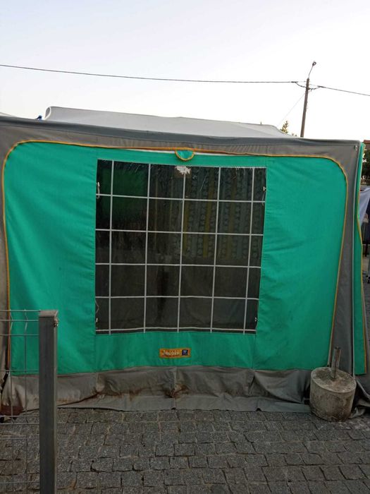 Atrelado tenda com 2 quartos