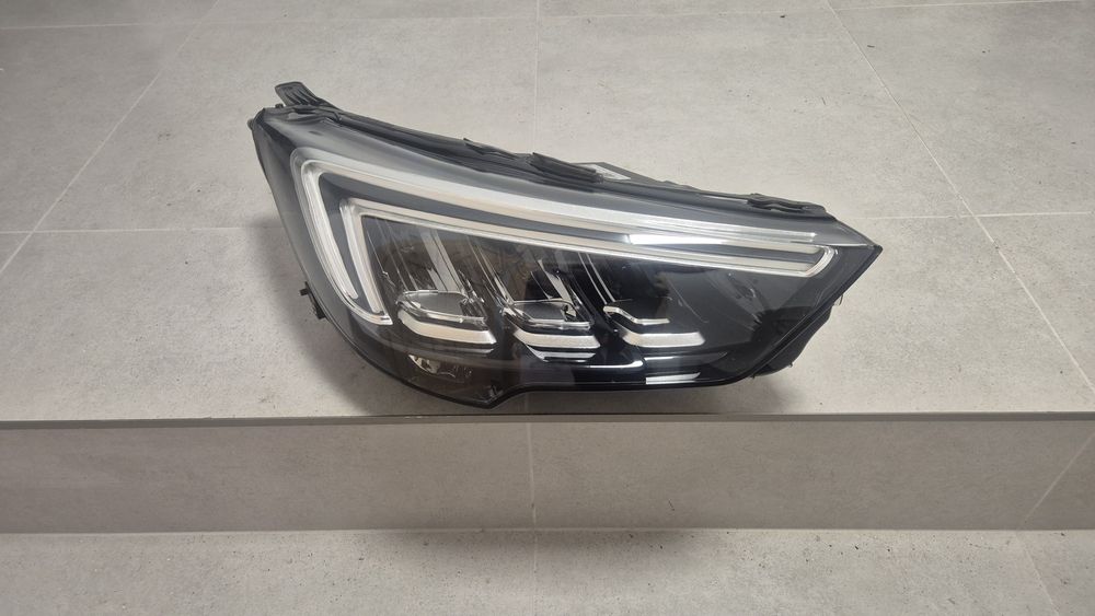 Lampa przednia Prawa OPEL CROSSLAND LED