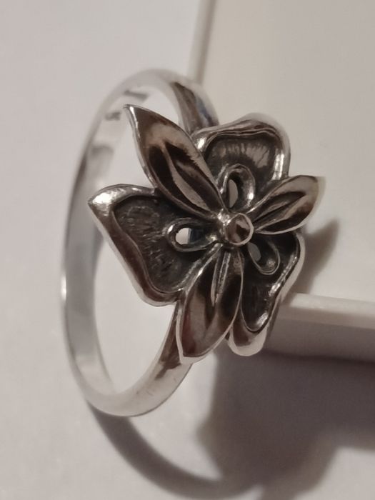 Срібна каблучка/серебряное кольцо 925 проби,вага 2,21 грам,розмір17,5