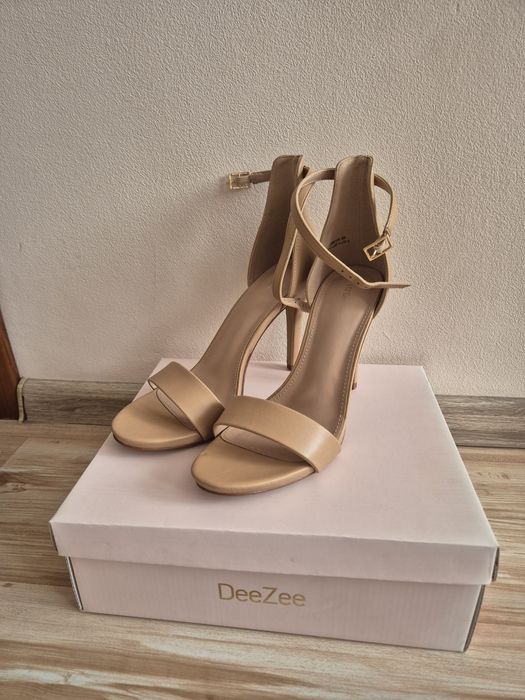 Buty sandałki na szpilce