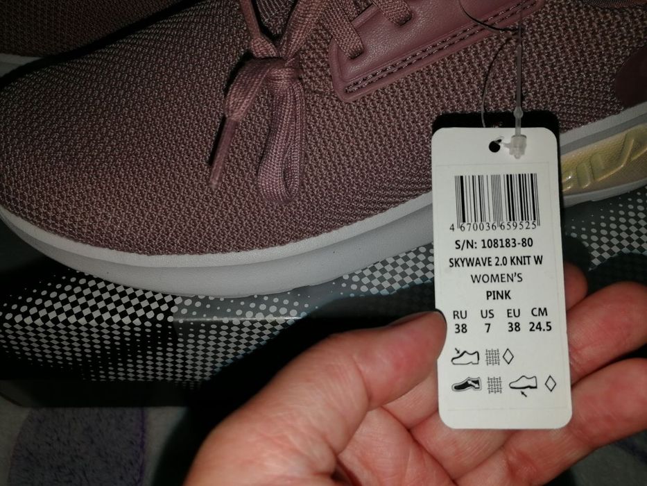 Продам новые оригинальные кроссовки Fila