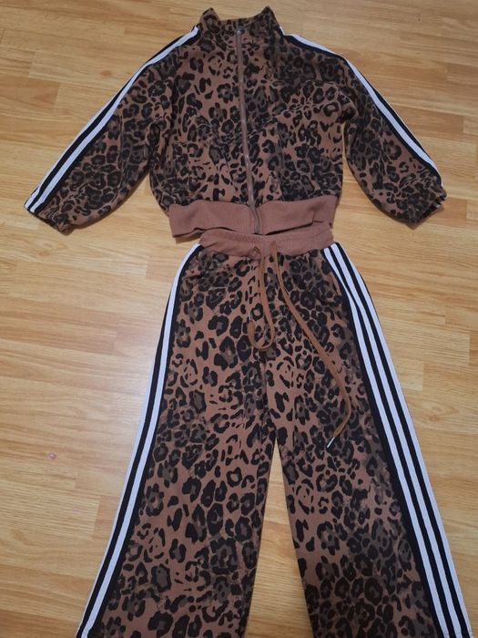 Продам дитячий костюмчик