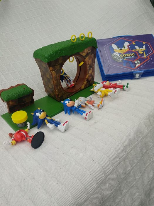 Brinquedos e caixa de pintura