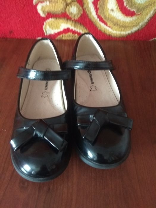 Продам лакові туфлі в хорошому стані