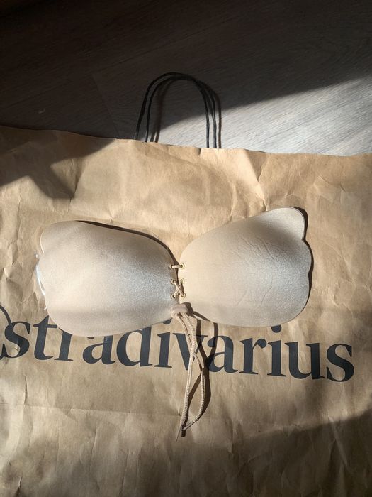 Бюст телесный, клеится на грудь