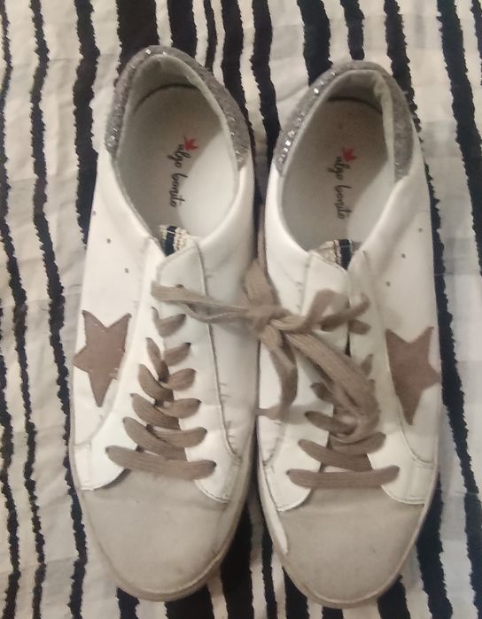 Tênis  brancos Corina 37