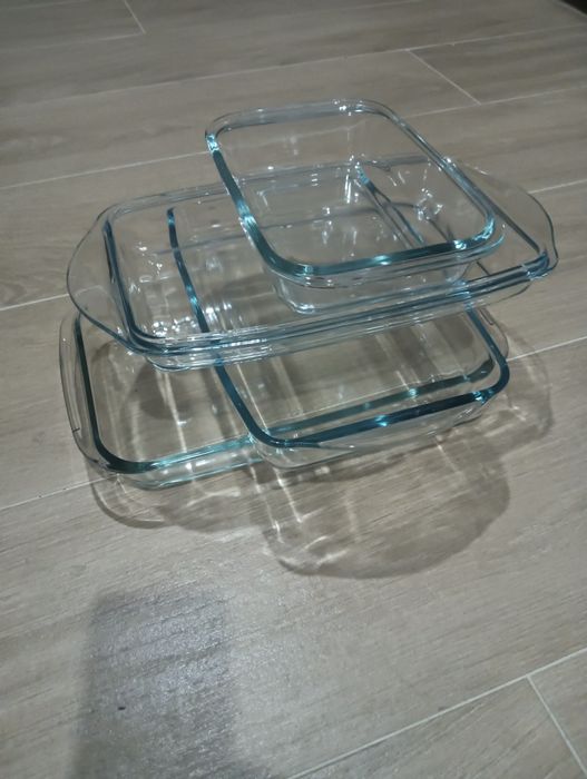 4 (quatro) Travessas em vidro para fornos