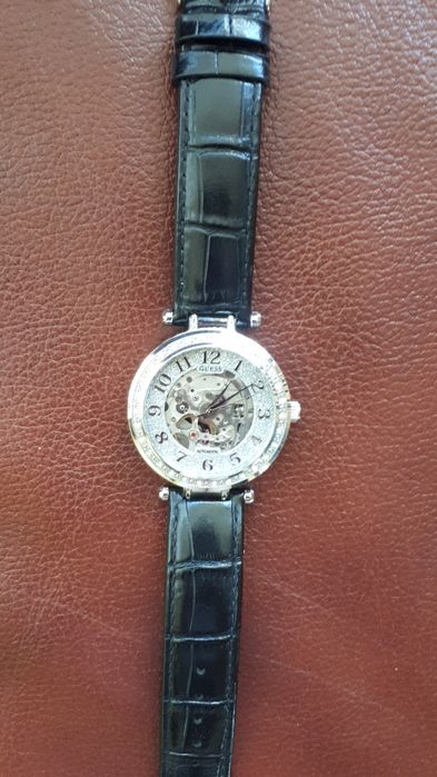 Продам оригiнальний годинник   GUESS W1287L1 Automatic