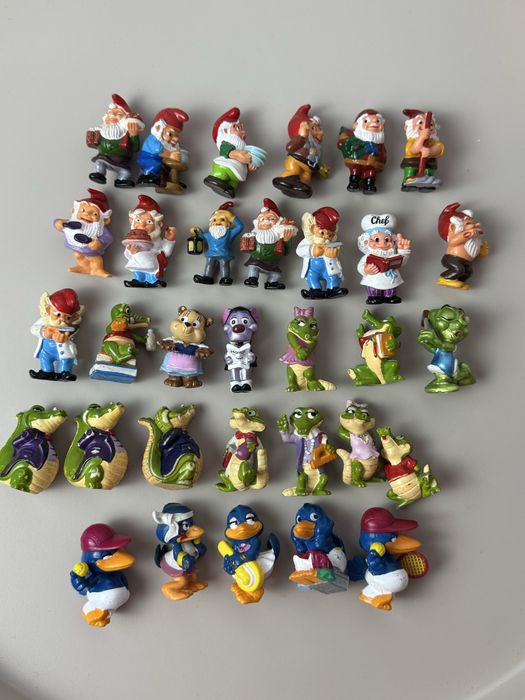 Бегемотики, гноми, динозаври, пінгвіни, кіндери 90х, старі кіндери