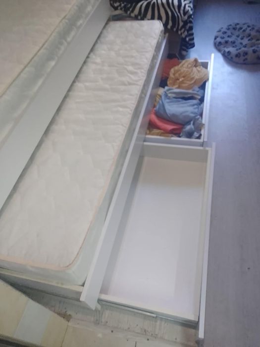 Двох ярусне ліжечко