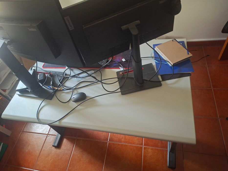 escritório com estrutura metálica desmontável