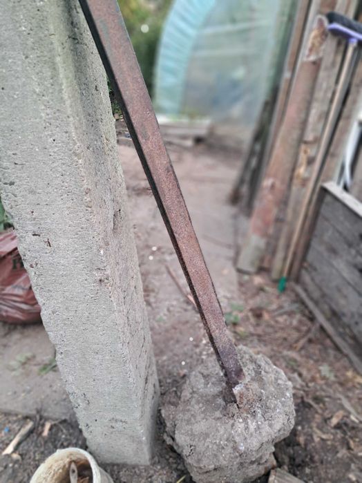 słupki metalowe obetonowane oddam