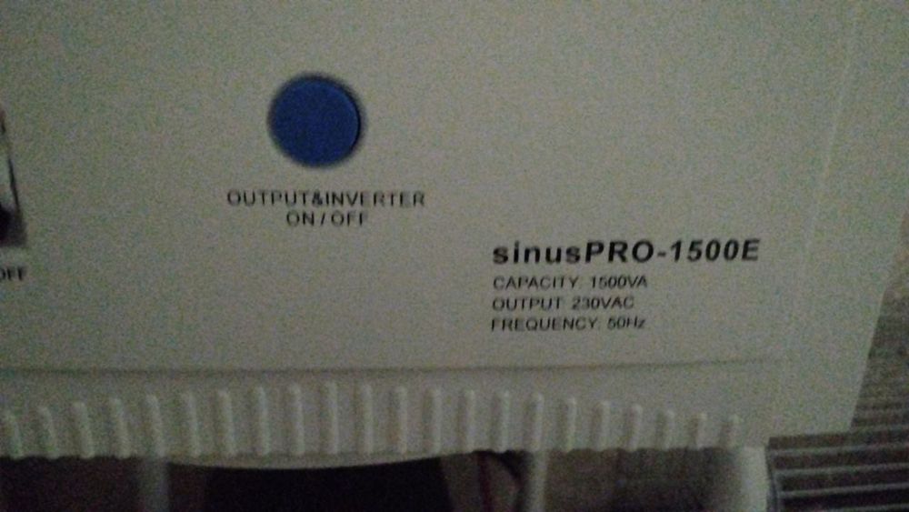 Гібридний ДБЖ/інвертор Volt Polska SINUS PRO 1500E 12V/230V