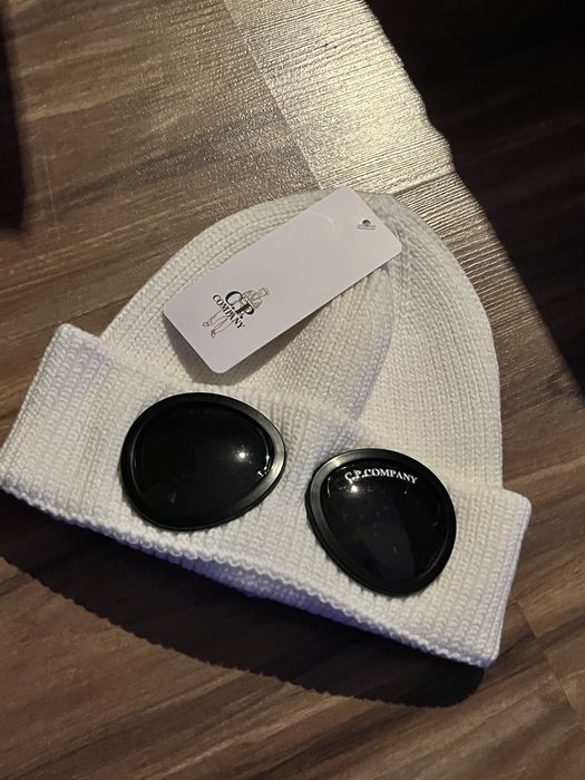 C.P.Company biała czapka nowa