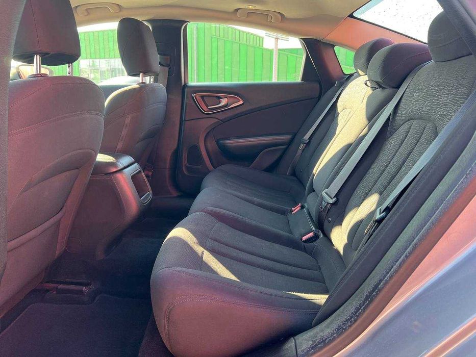 В продажі Chrysler 200 2014 року випуску.