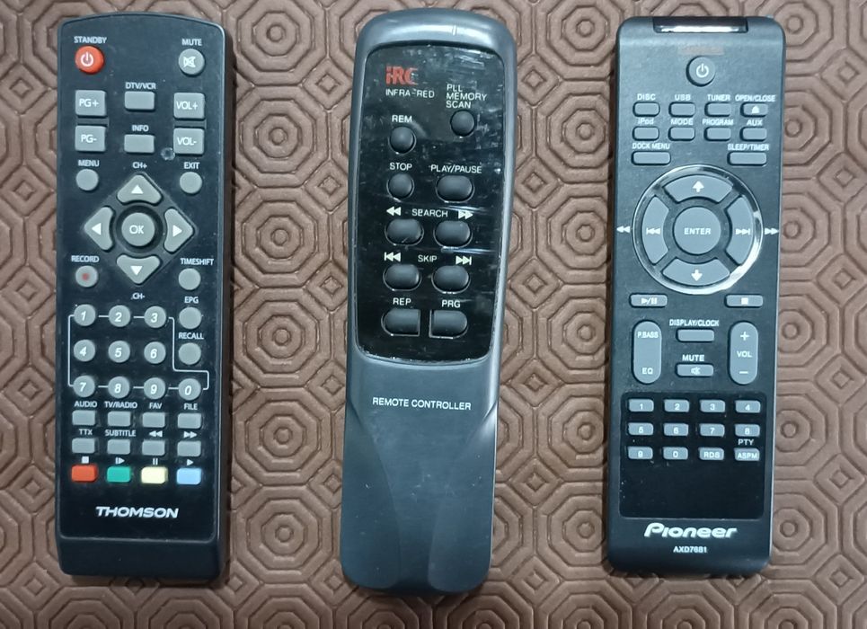 Original and Universal Remote Controls for TV, DTT, and Music Players64738043732865122