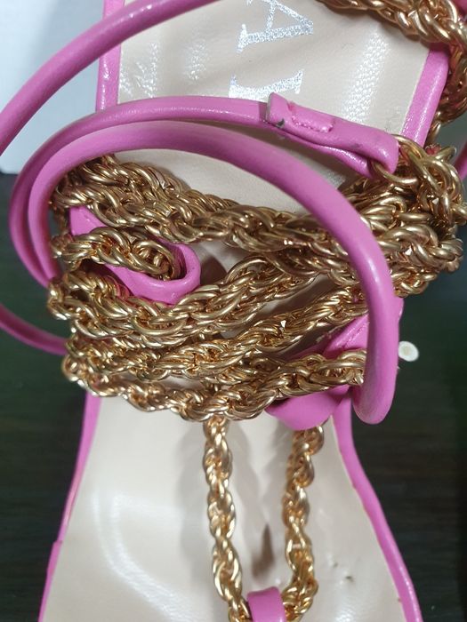 Cudne szpilki zlotorozowe ,wiązane łańcuszkiem  39