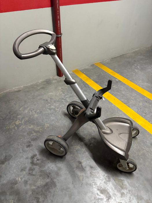 Carrinho de bébé Stokke muito completo