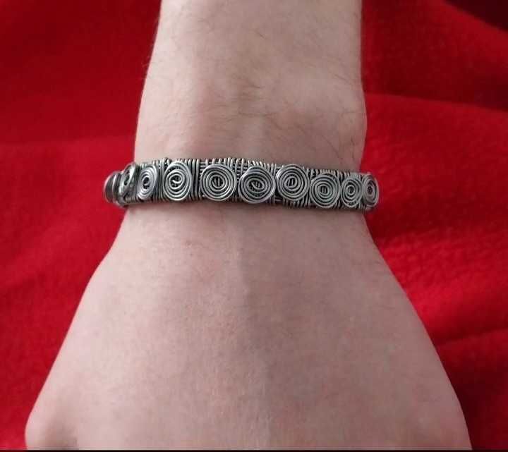 Pulseiras de casal em aço artesanais