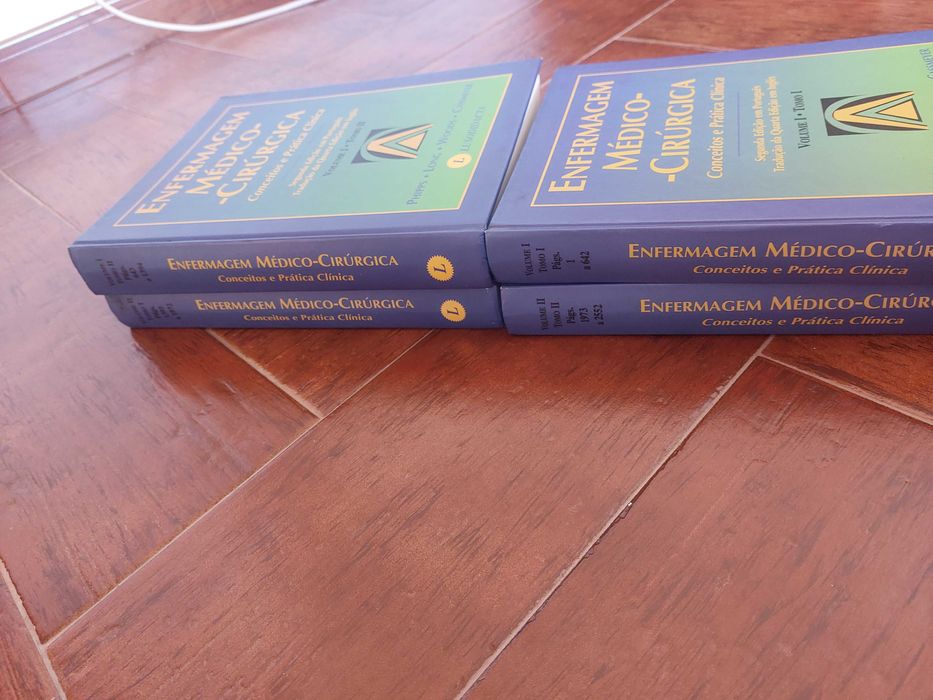 4 volumes do livro enfermagem médico-cirurgica de Phipps