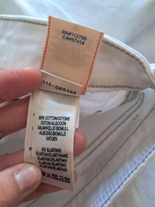 Calças. Try Religion.