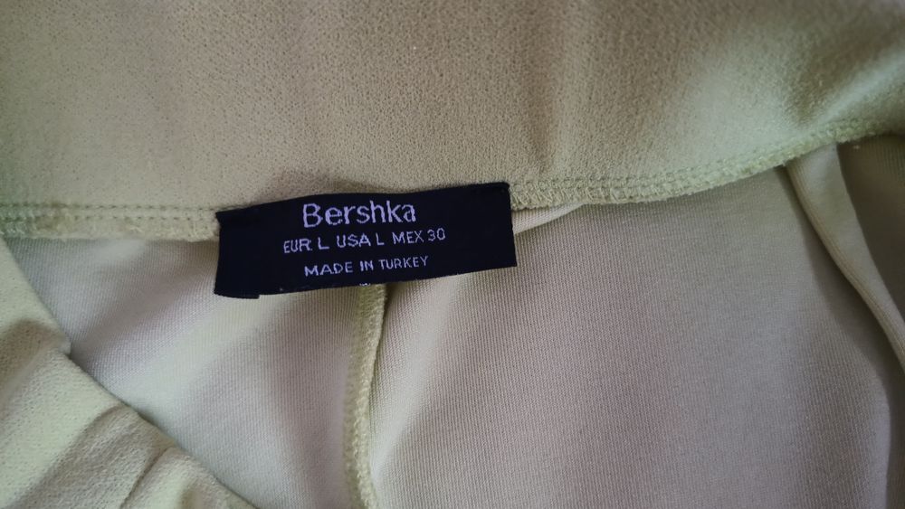 Зелені брюки. Bershka