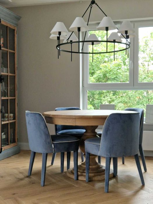 Rozkładany okrągły stół dębowy model Senator i Starostality dąb