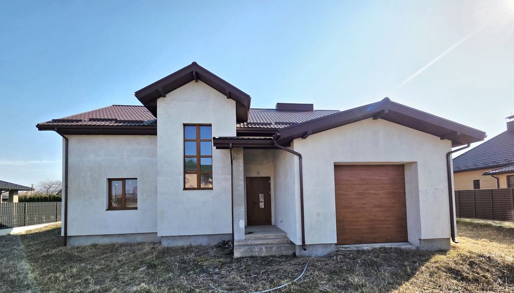 Продаж будинку з гаражем по вул.Лановій