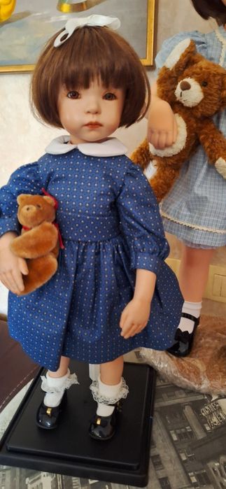 Коллекционная фарфоровая кукла