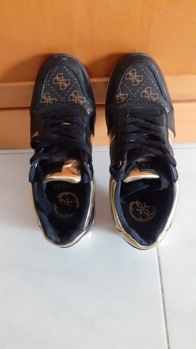 Ténis pretos e dourado ( Senhora ) Guess