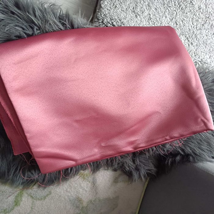 Kupon różowego atłasu